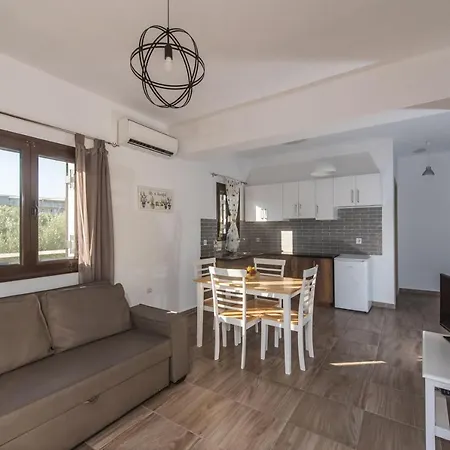 Mariettas Apartment, By Zantewize Apartment